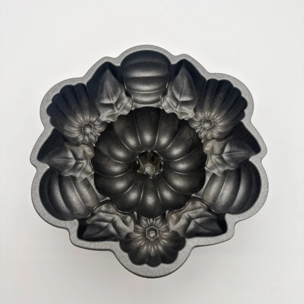 Nordic Ware Harvest Bounty Bundt Pan 10 Cup Cast Aluminum Gray